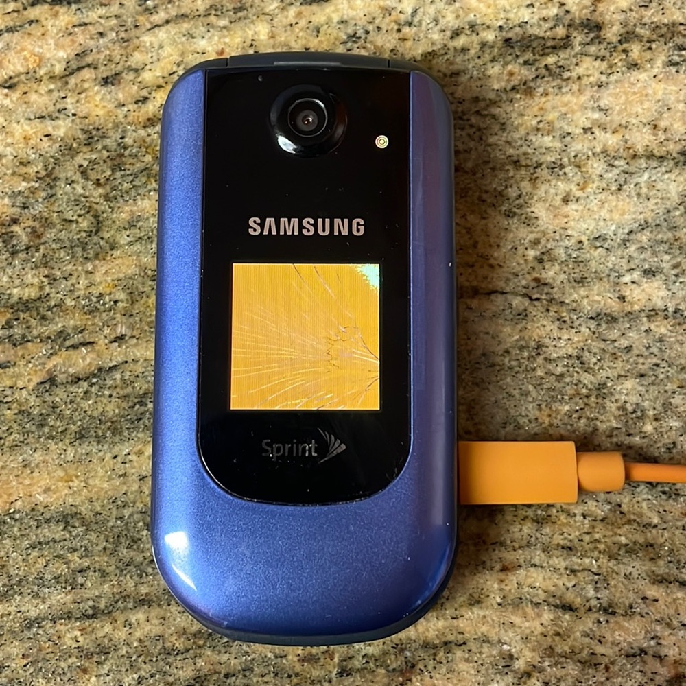 Samsung clamshell cell phone